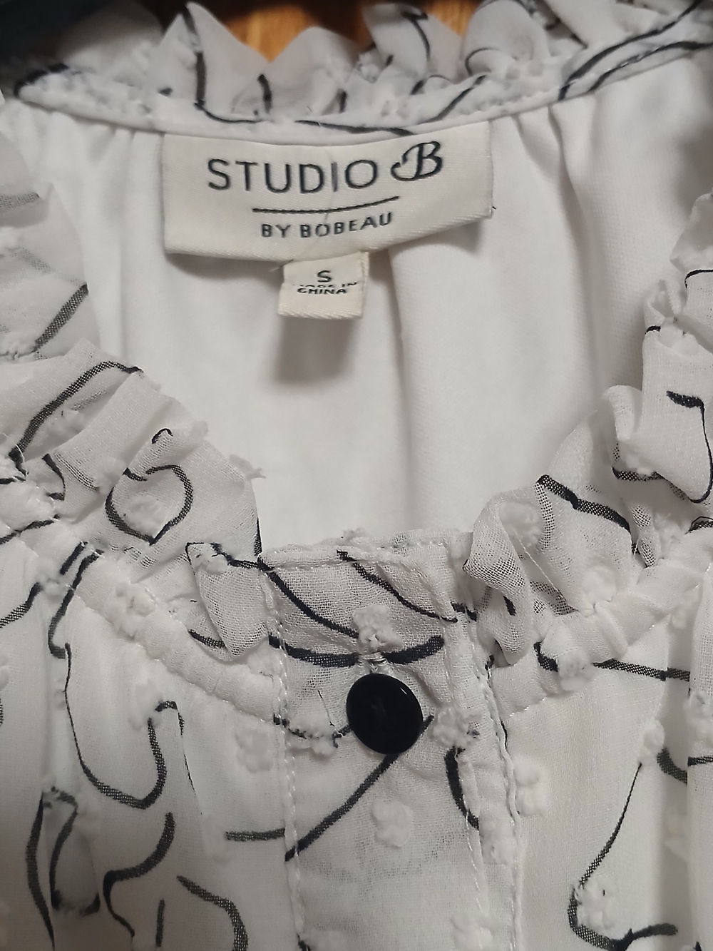 Studio B White Floral Print Ruffle Button-Front Blouse - Picture 3 of 6